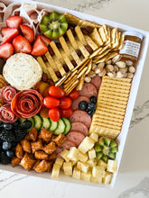 Load image into Gallery viewer, Plenty Box (4-6ppl)