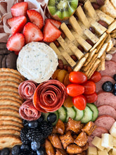 Load image into Gallery viewer, Plenty Box (4-6ppl)